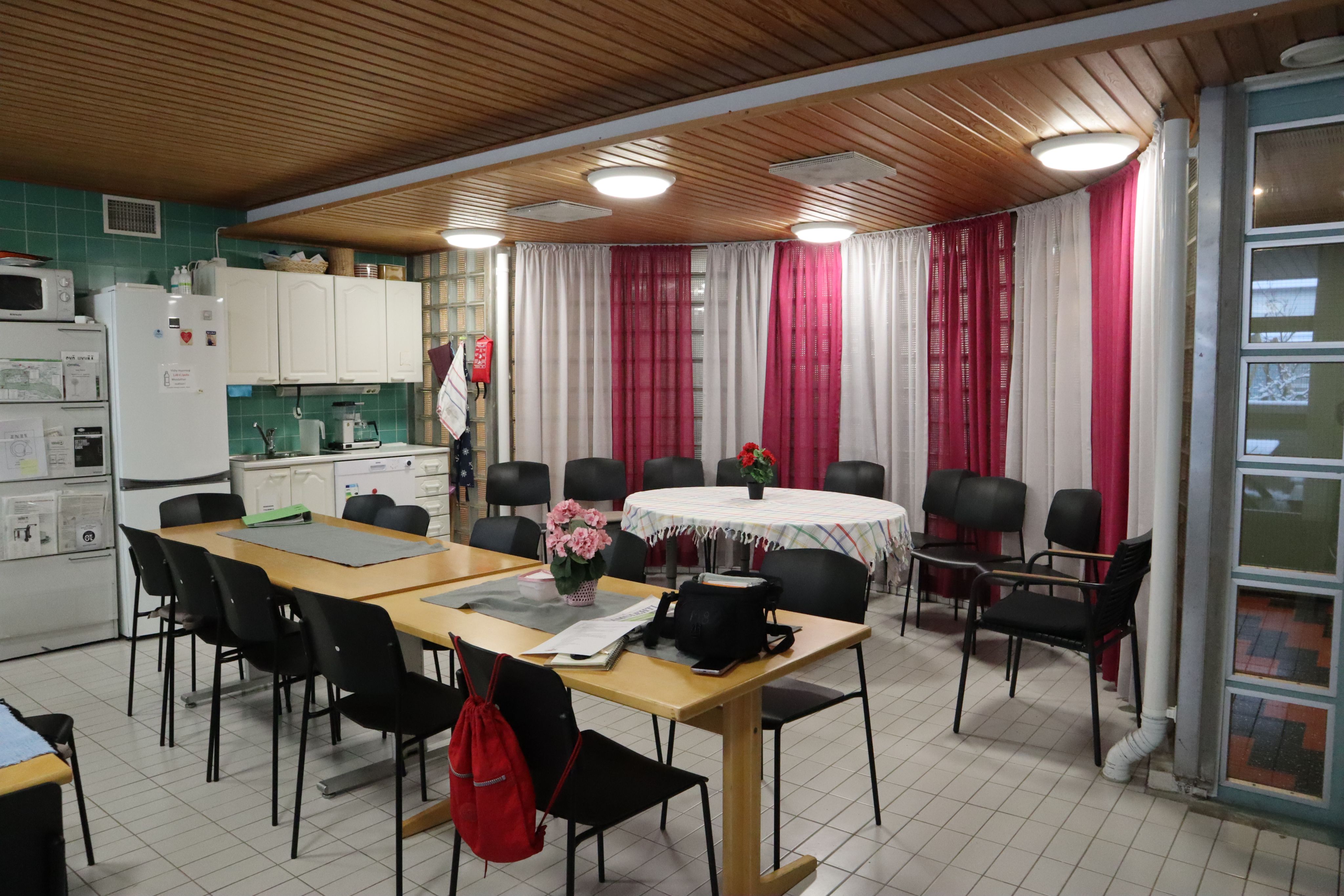 Kuvassa näkyy Vellamonkodin kerhotila.